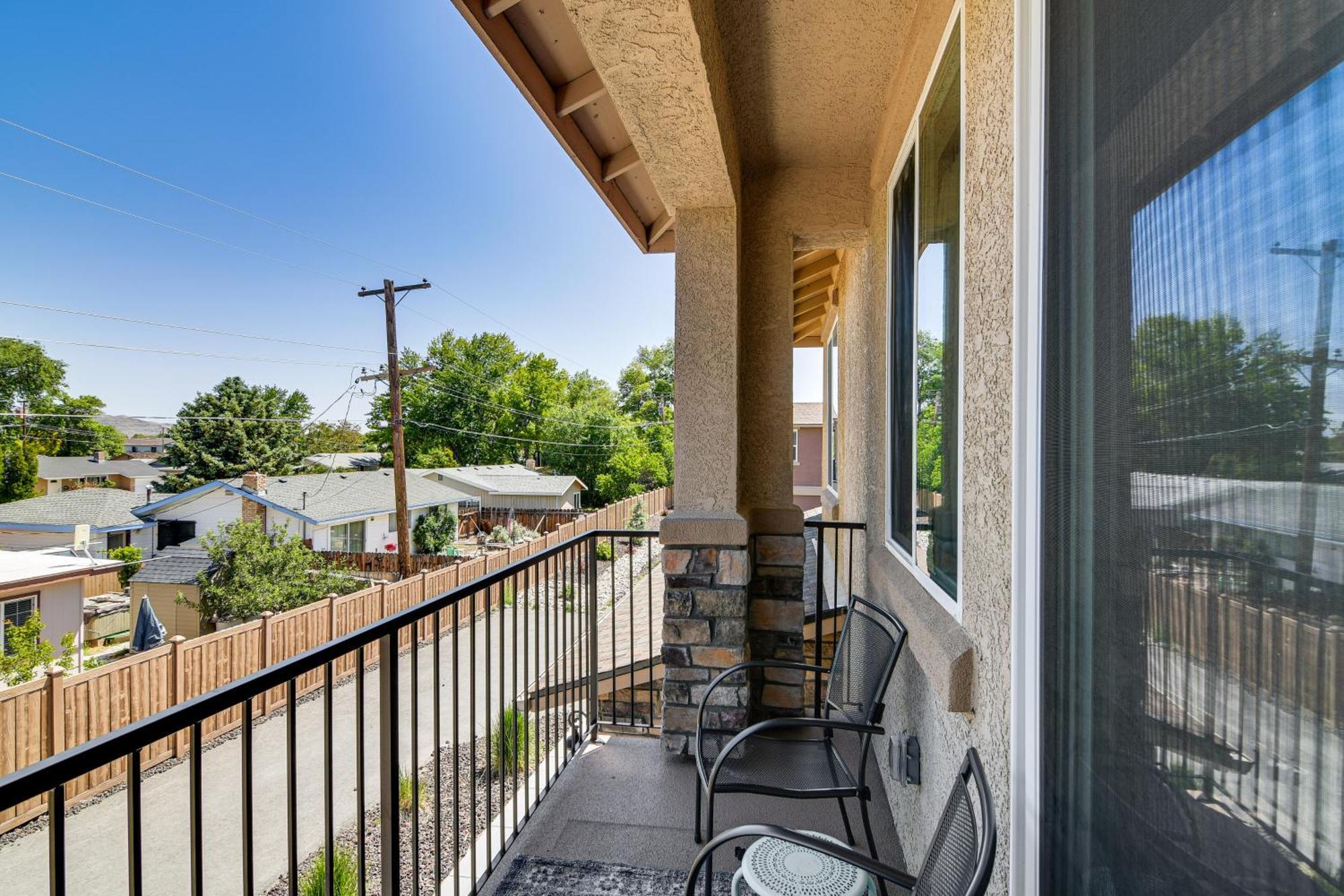 Central Carson City Townhome, 1 Mi To Downtown! Kültér fotó